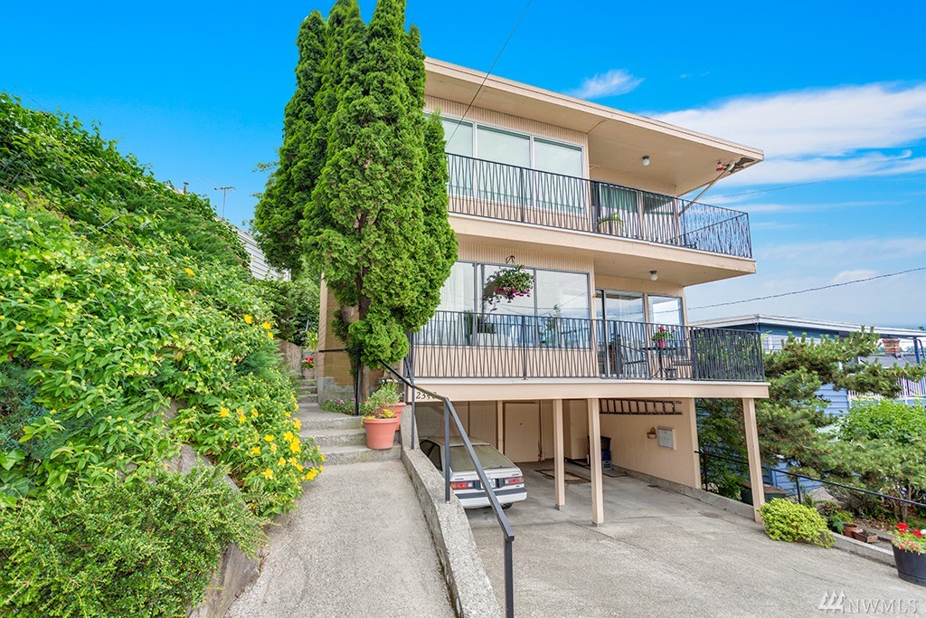 2348 W Newton St Unit 2 Unit 2 Seattle WA 98199