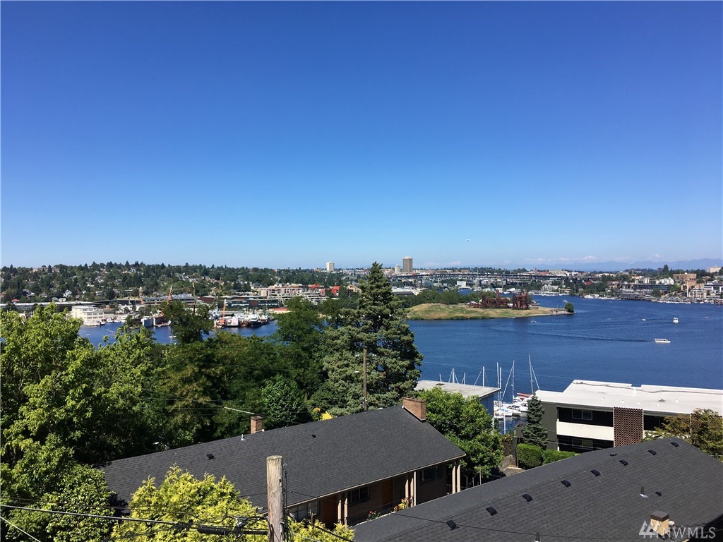 2432 Dexter Ave N Unit 301 Unit 301 Seattle WA 98109