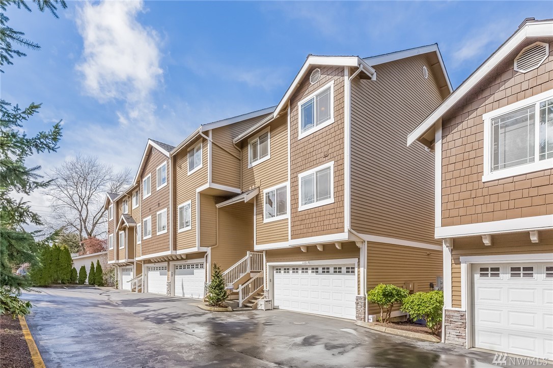 13806 SE Newport Way Bellevue WA 98006