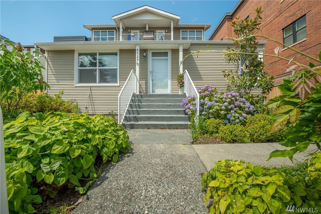 4527 41st Ave SW Unit 201 Unit 201 Seattle WA 98116