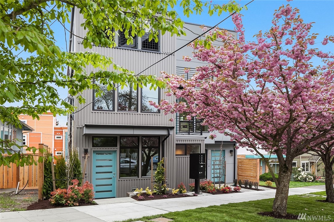 2413 B N 75th St Unit  Seattle WA 98103
