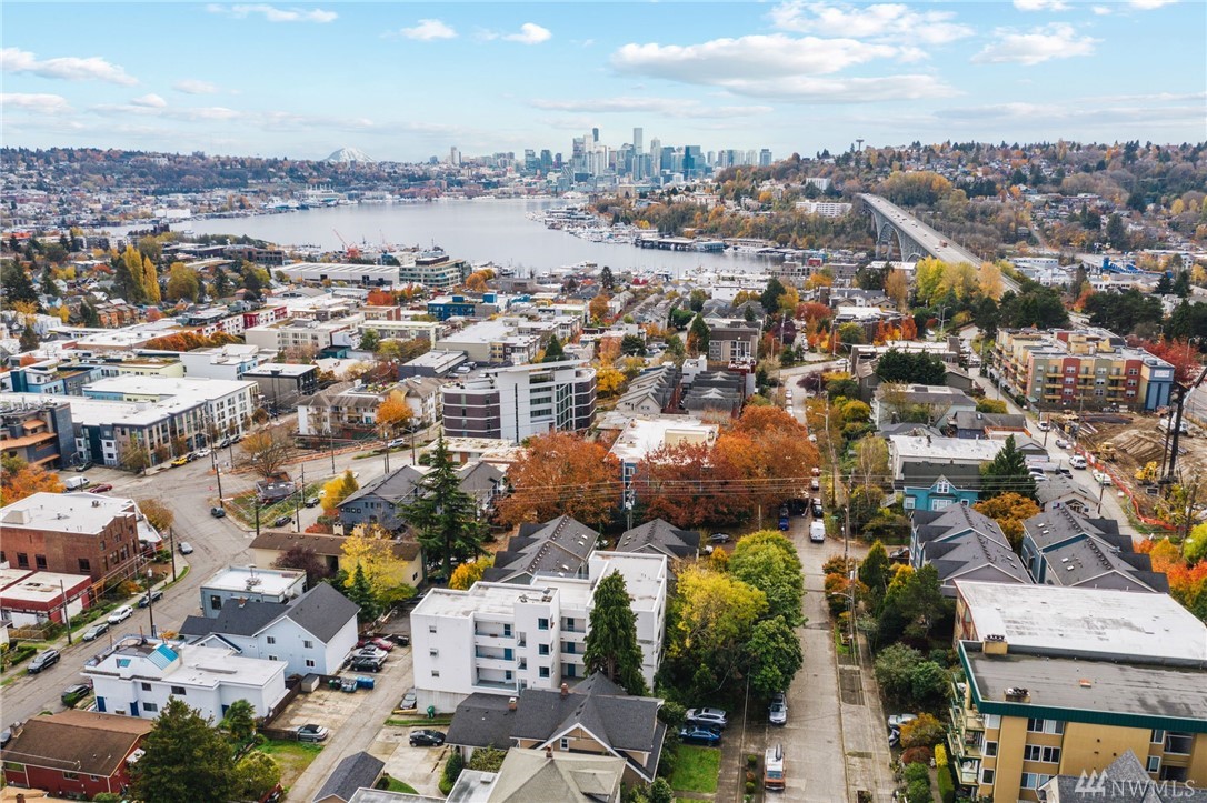3910 Whitman Ave N Unit 2 Unit 2 Seattle WA 98103