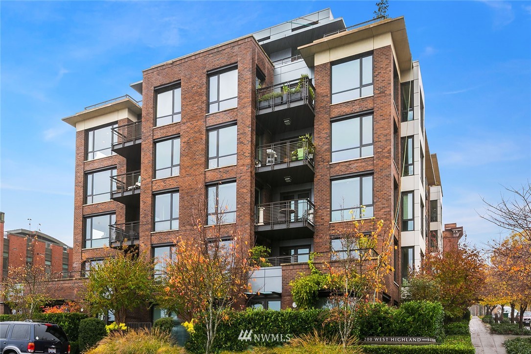 200 W Highland Dr Unit 205 Unit 205 Seattle WA 98119