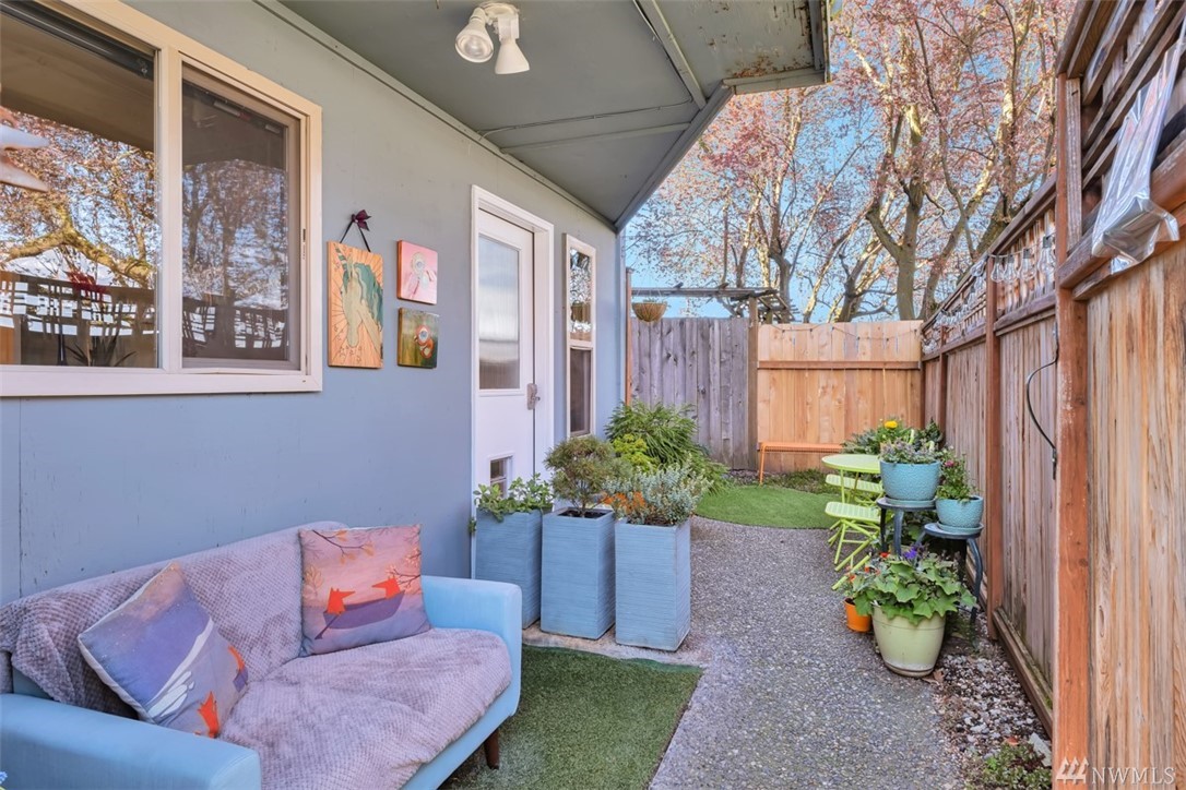 3413 Gilman Ave W Unit 102 Unit 102 Seattle WA 98199