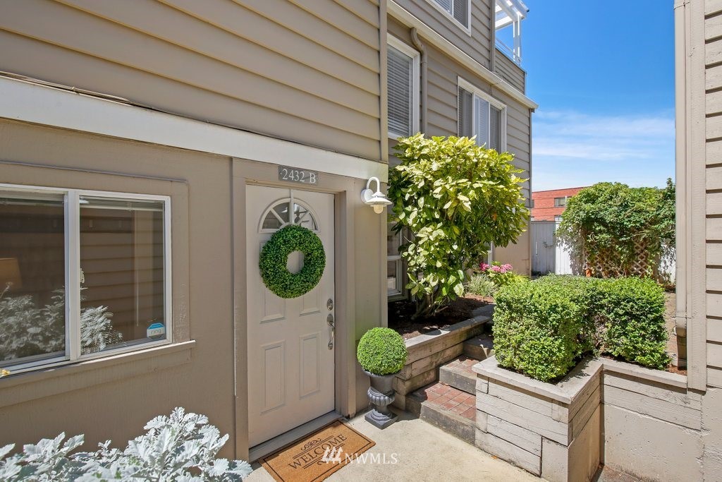 2432 Dexter Ave N Unit B Unit B Seattle WA 98109
