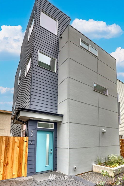 4220 Linden Ave N Seattle WA 98103