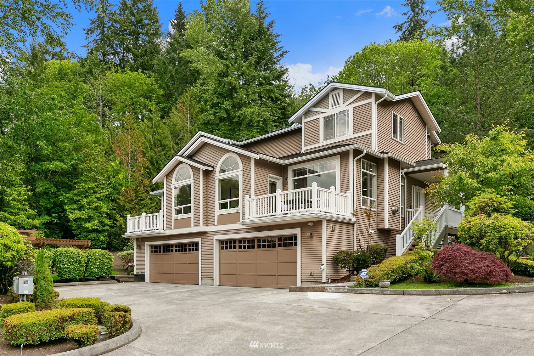 1610 E Lake Sammamish Pl SE Sammamish WA 98075