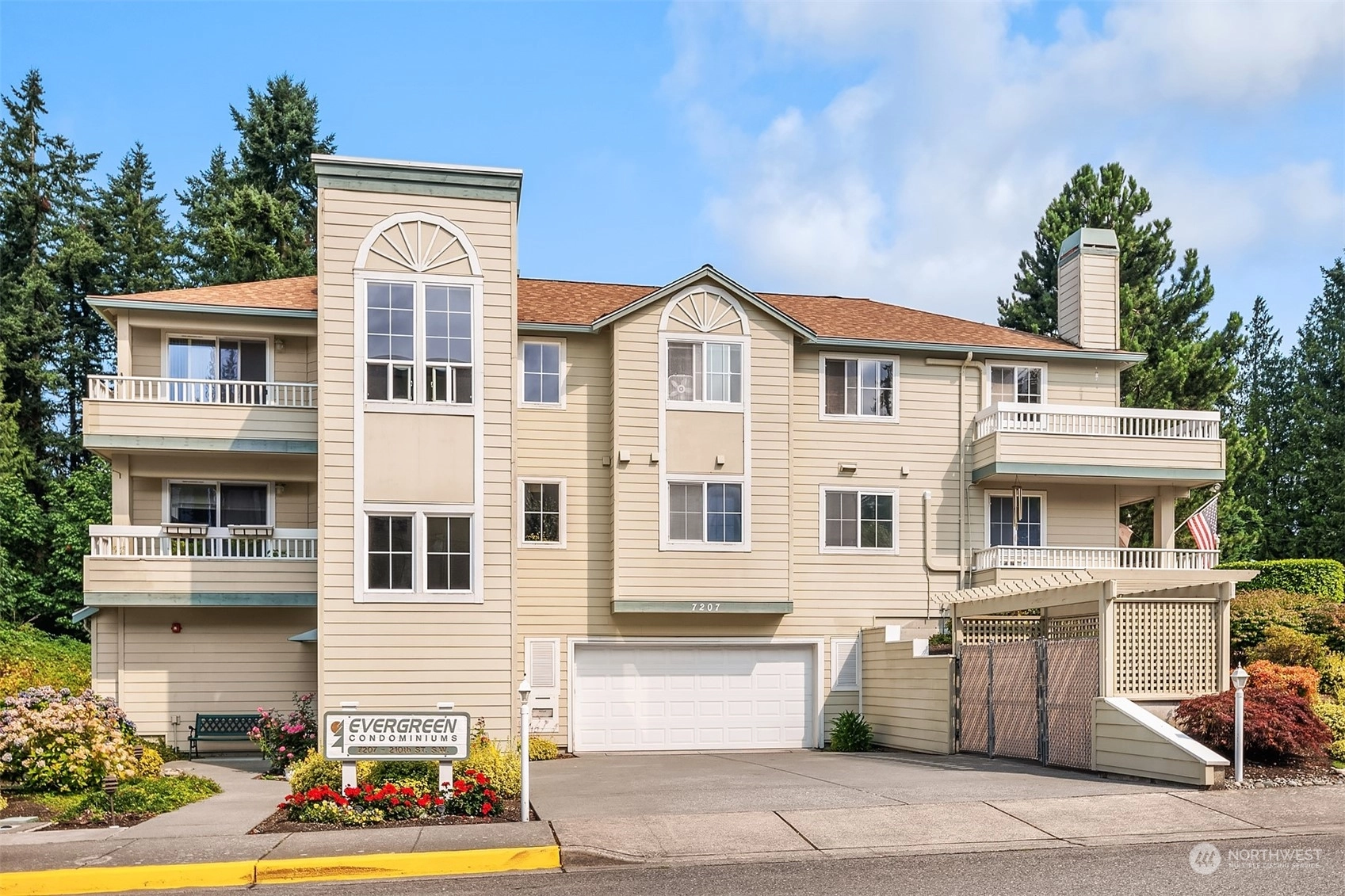 7207 210th St SW Unit 201 Unit 201 Edmonds WA 98026