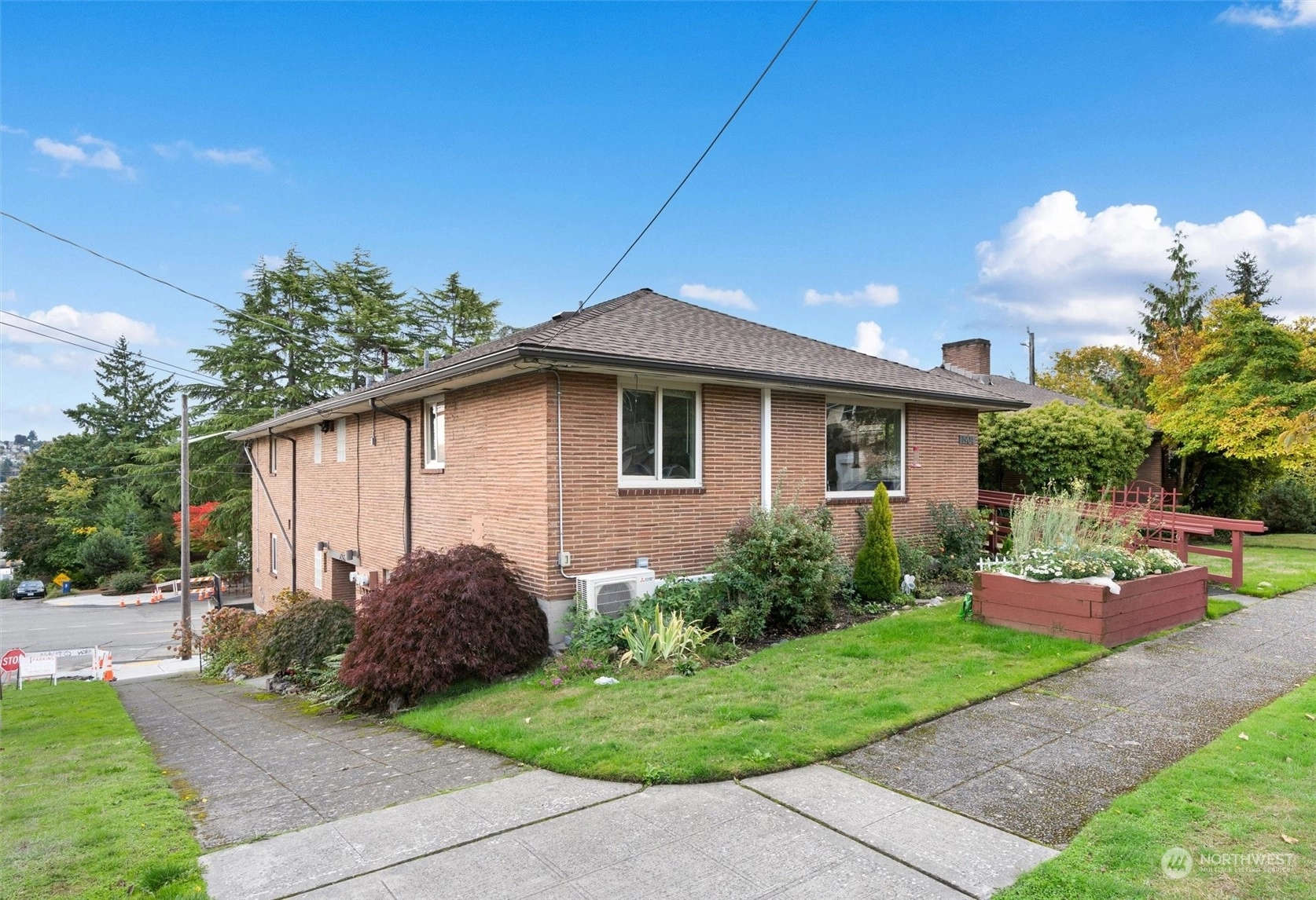 1904 26th Ave W Seattle WA 98199