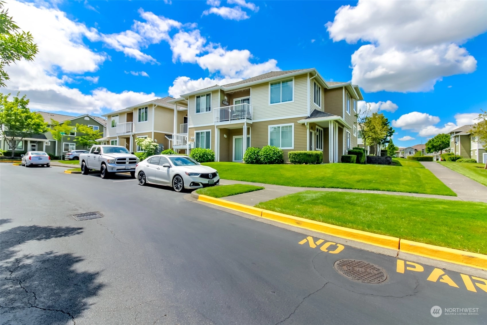 Heatherwood at Lakeland Hills Condos For Sale at Heatherwood at