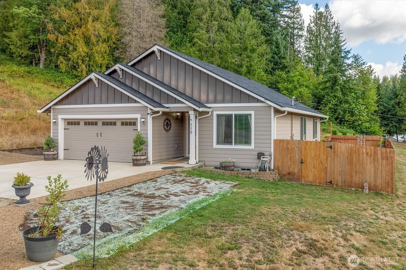 110 Axis Rd Castle Rock WA 98611