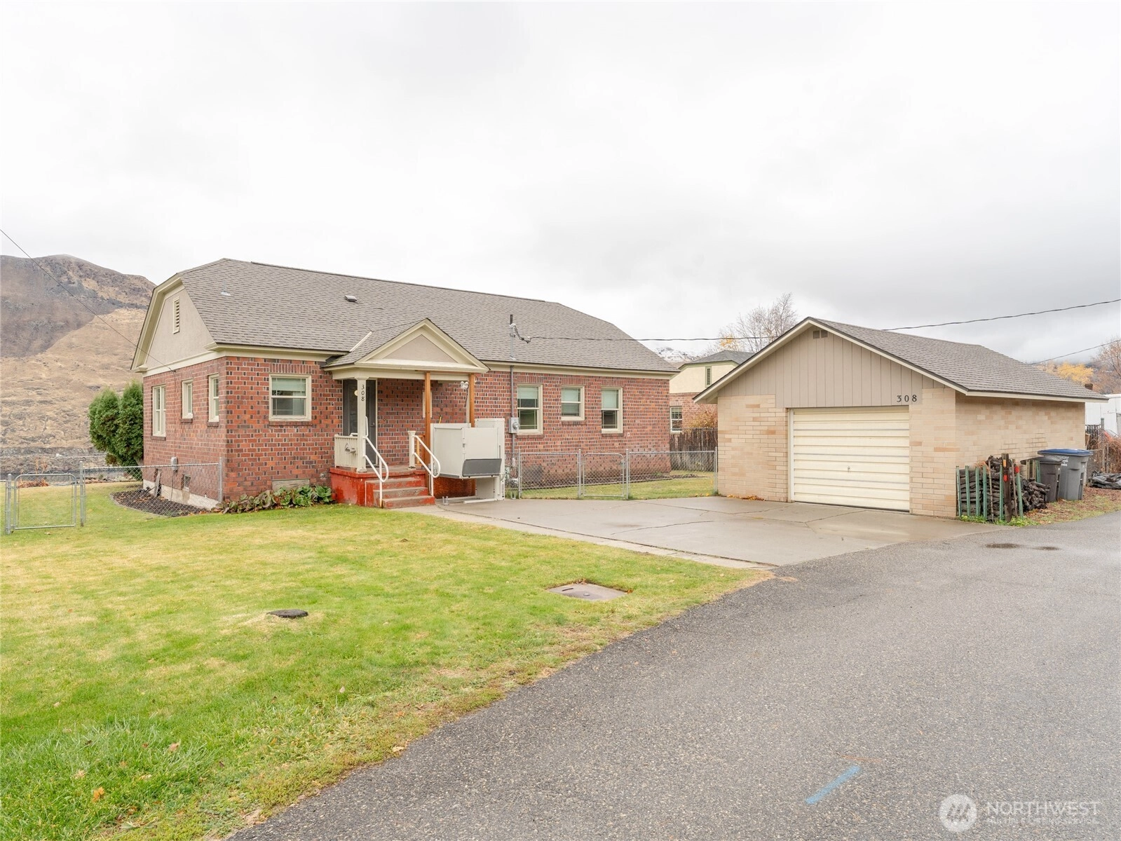 308 5th St Chelan Falls WA 98817