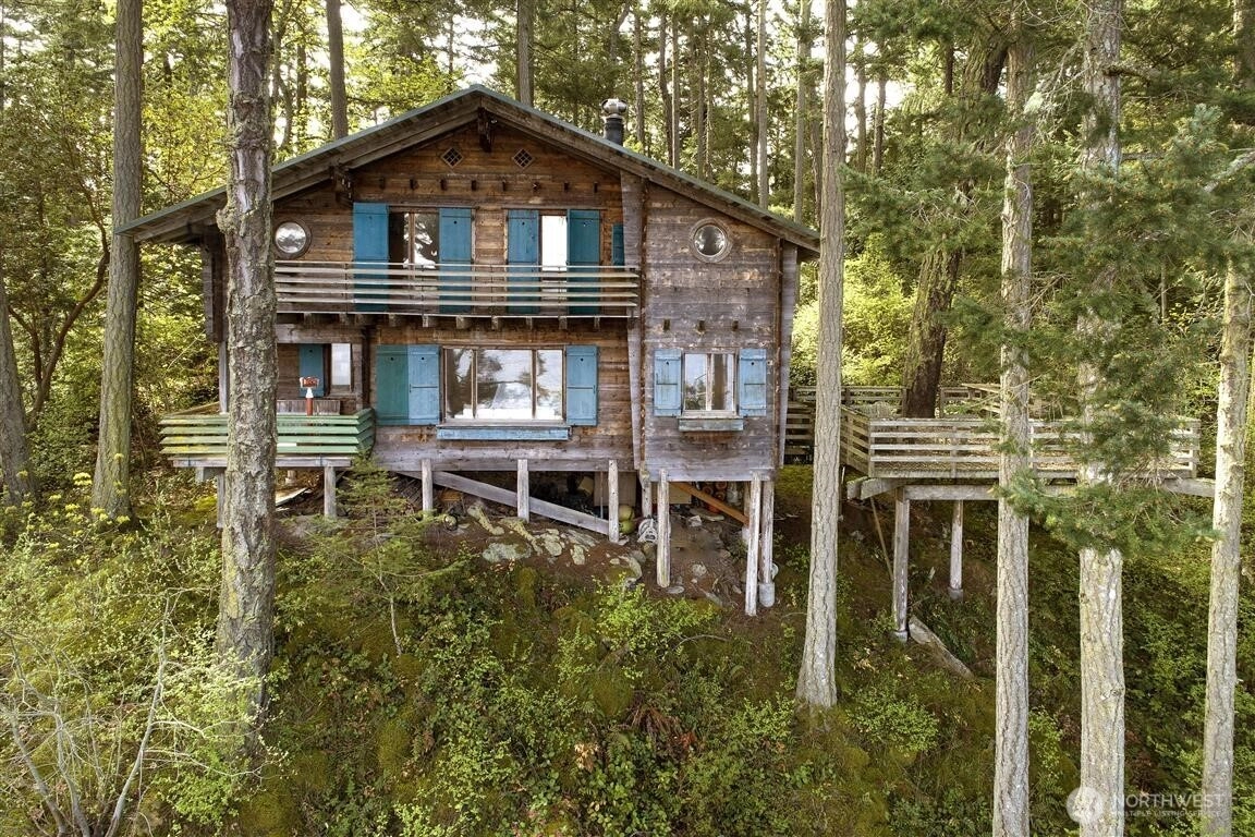 23 Brown Island Unit  Brown Island WA 98250