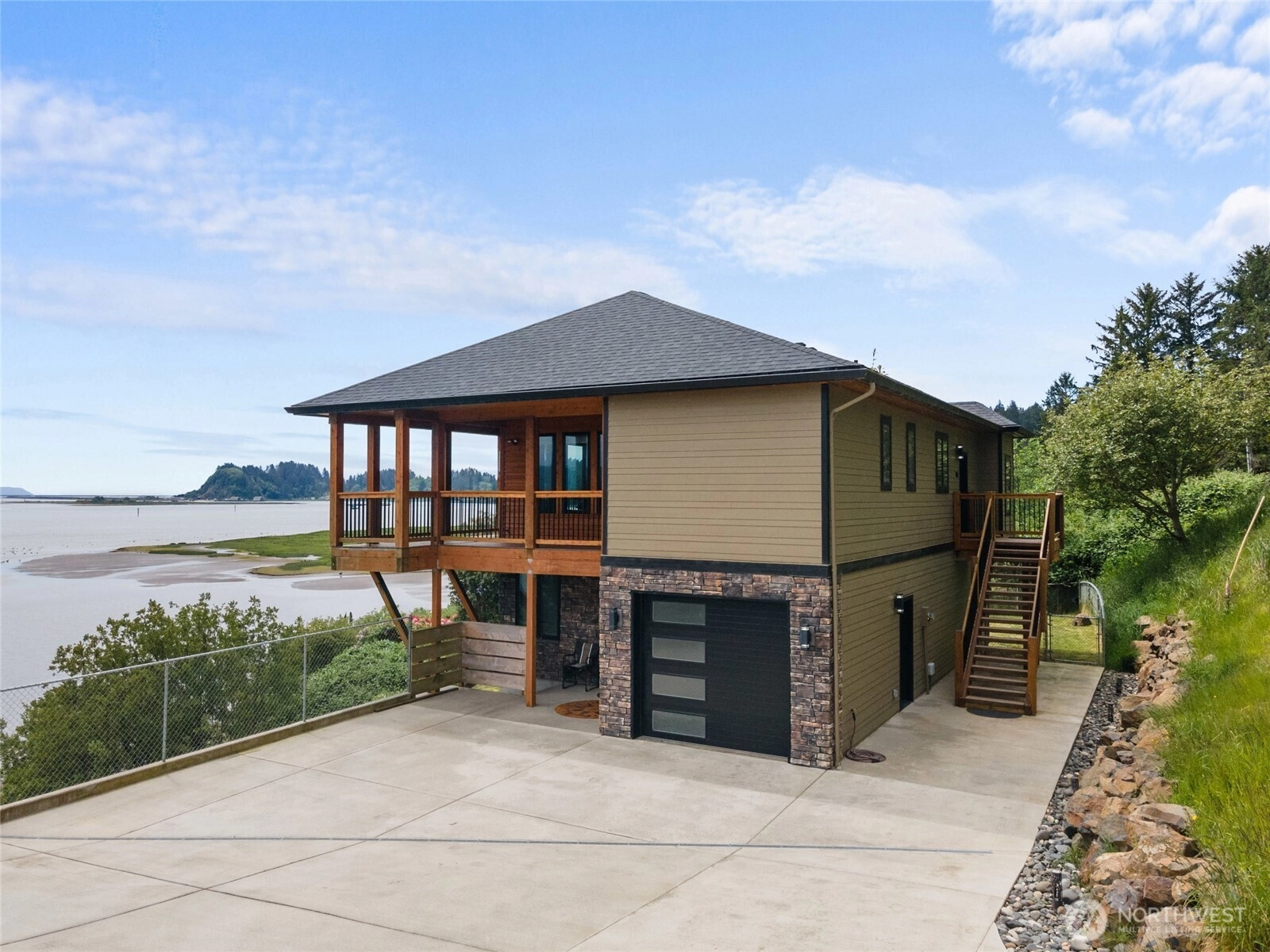 182 Robert Gray Dr SW Ilwaco WA 98624