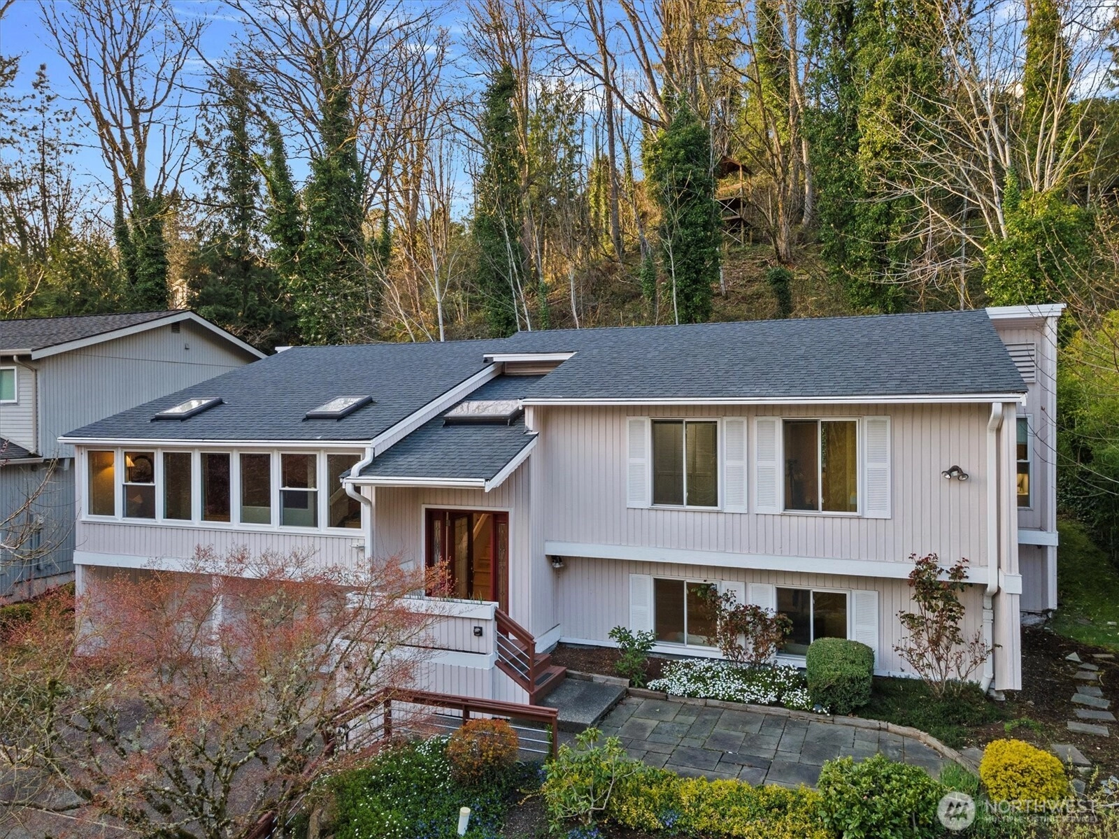 5255 Highland Dr Bellevue WA 98006