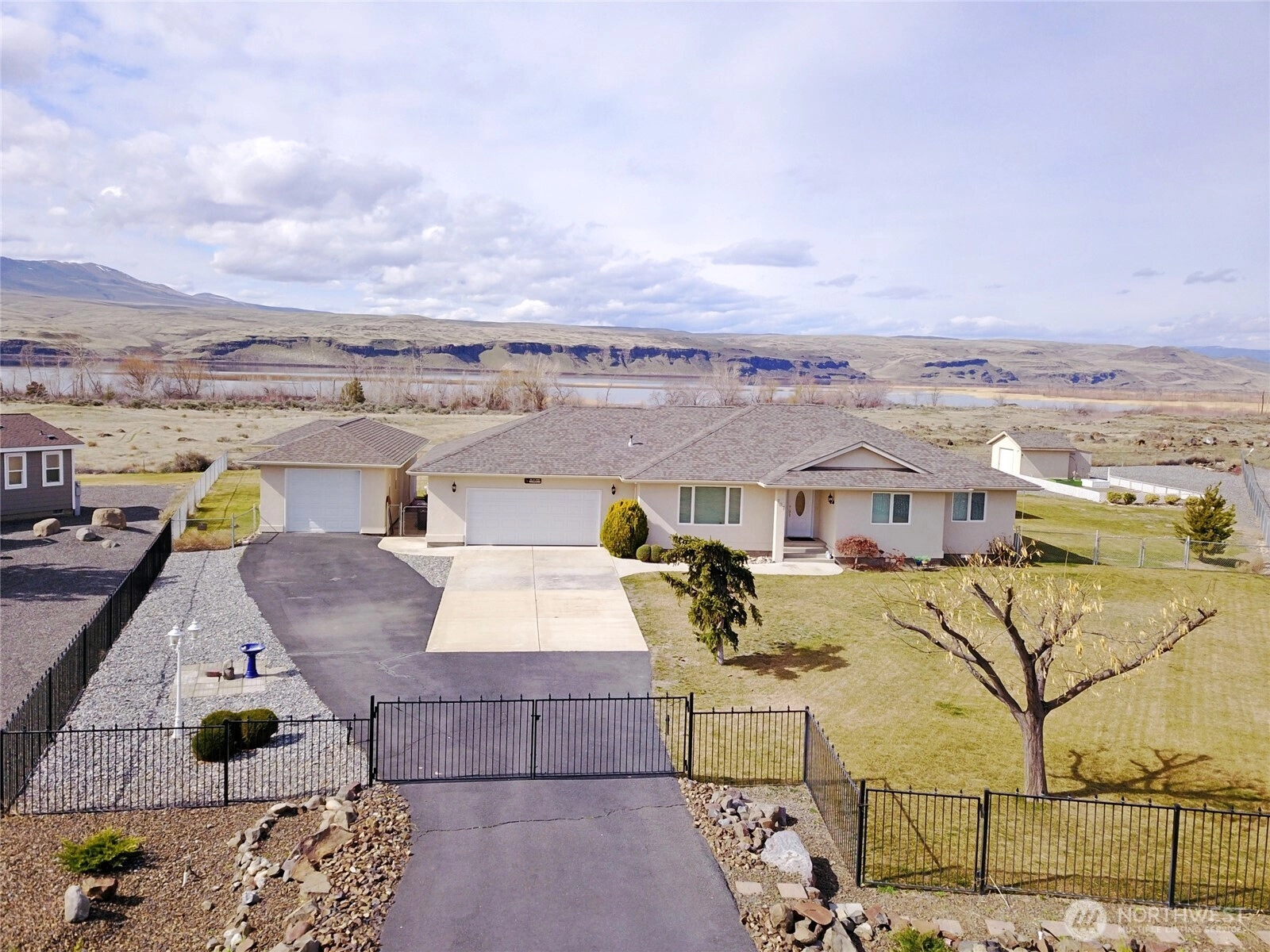 707 Ross Ct SW Mattawa WA 99349