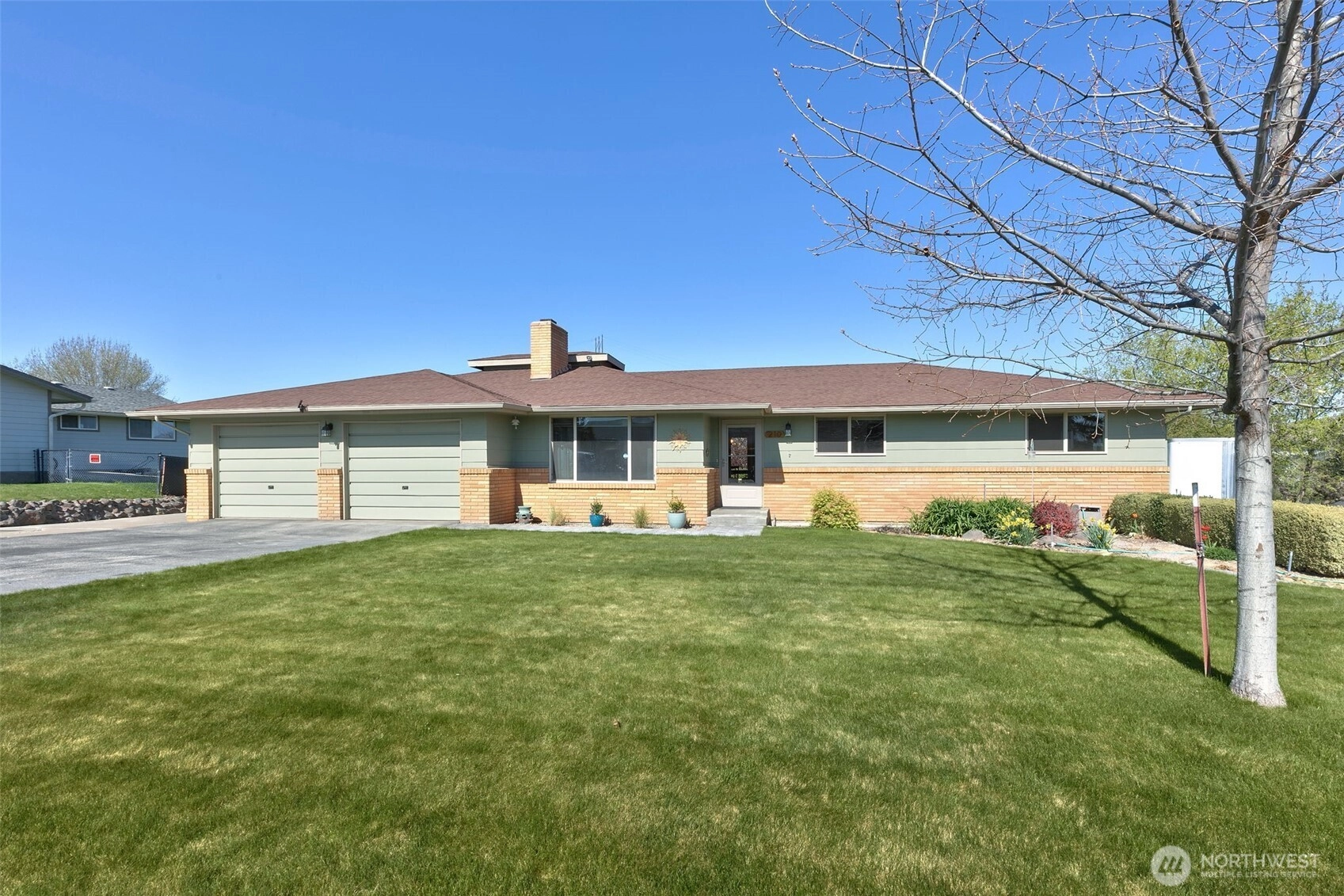 210 Hillcrest Dr Selah WA 98942