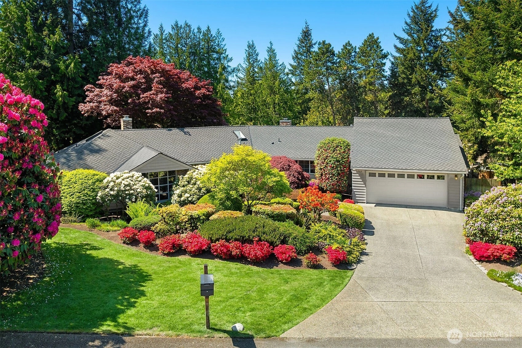 2709 86th Ave NE Clyde Hill WA 98004