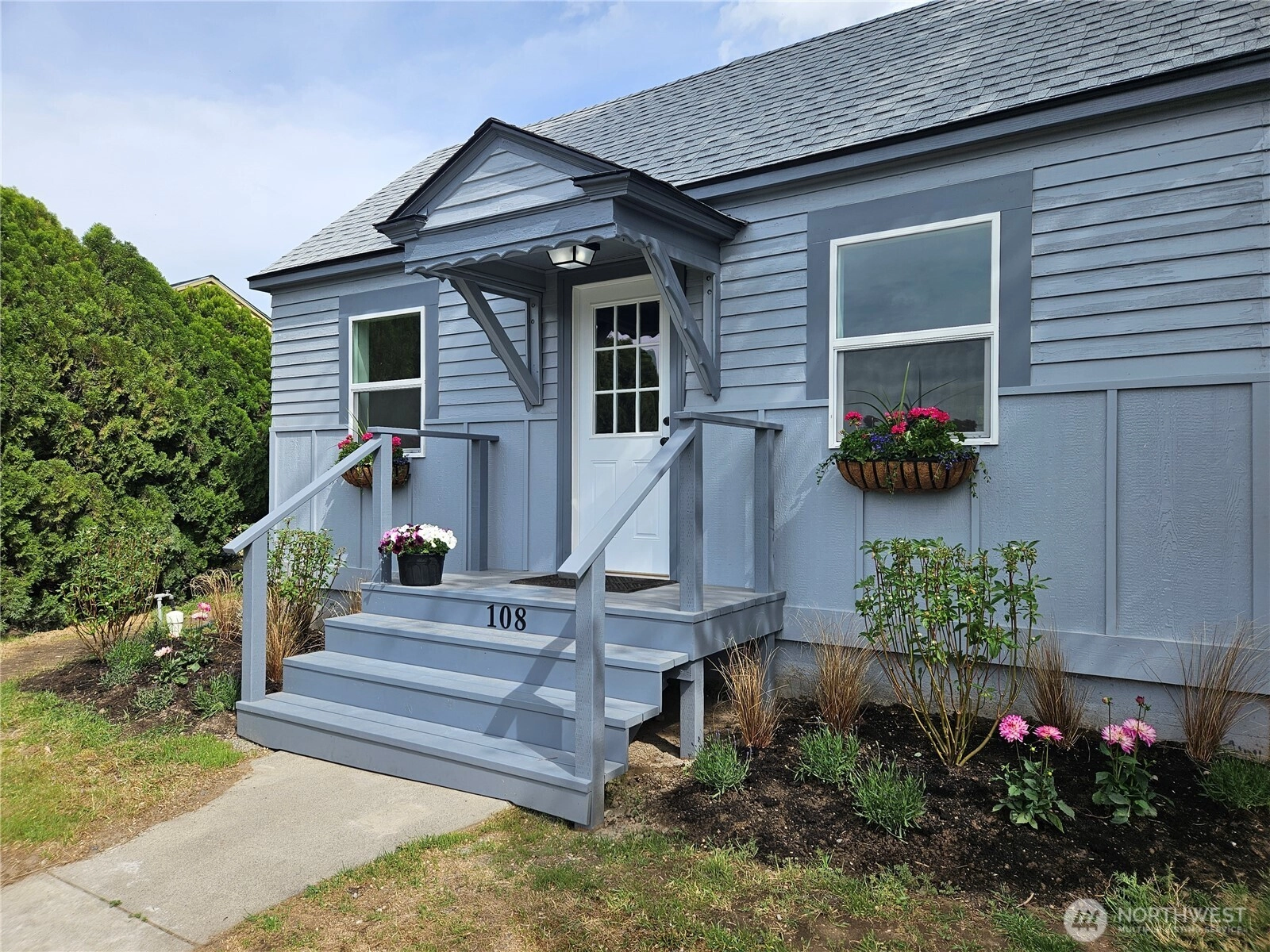 108 W 3rd St Unit  Lind WA 99341