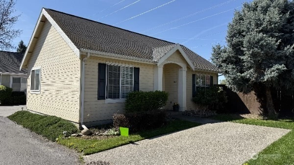 841 SE Larkspur Pl College Place WA 99324