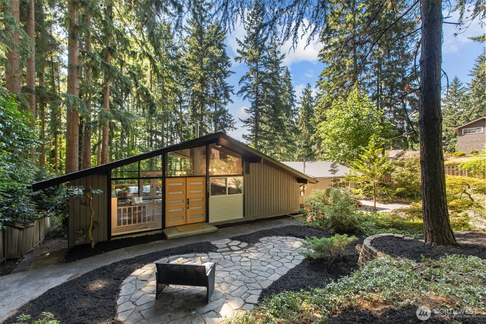 18265 47th Pl NE Lake Forest Park WA 98155