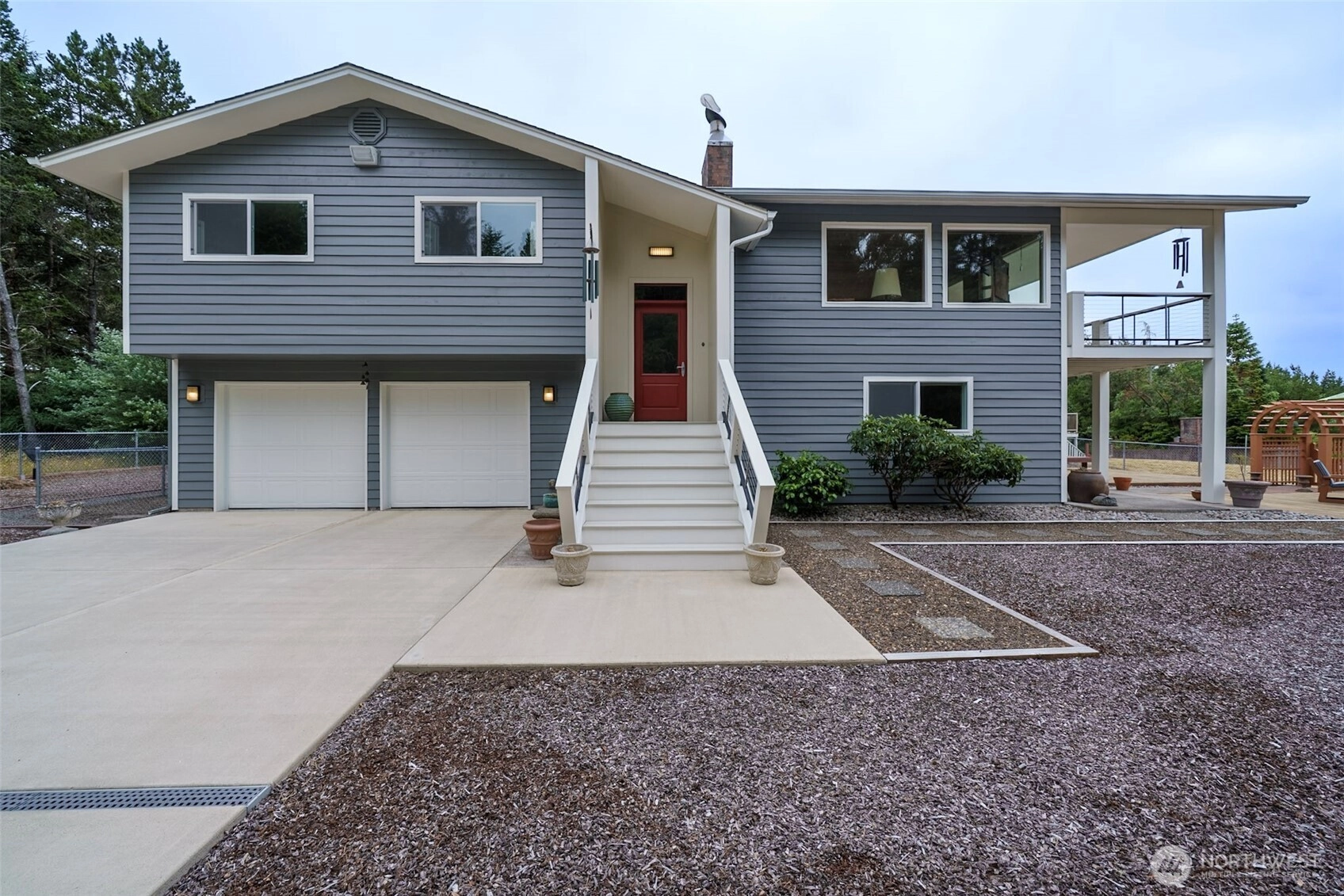 912 36th Ln Seaview WA 98644