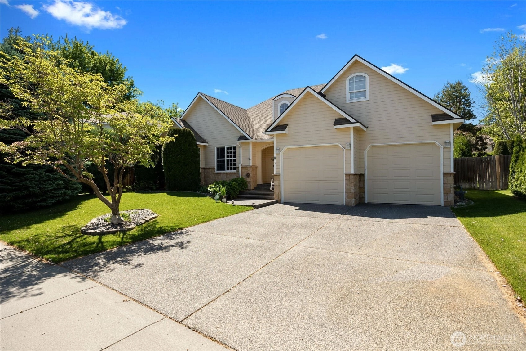 1817 Newhaven Loop Richland WA 99352