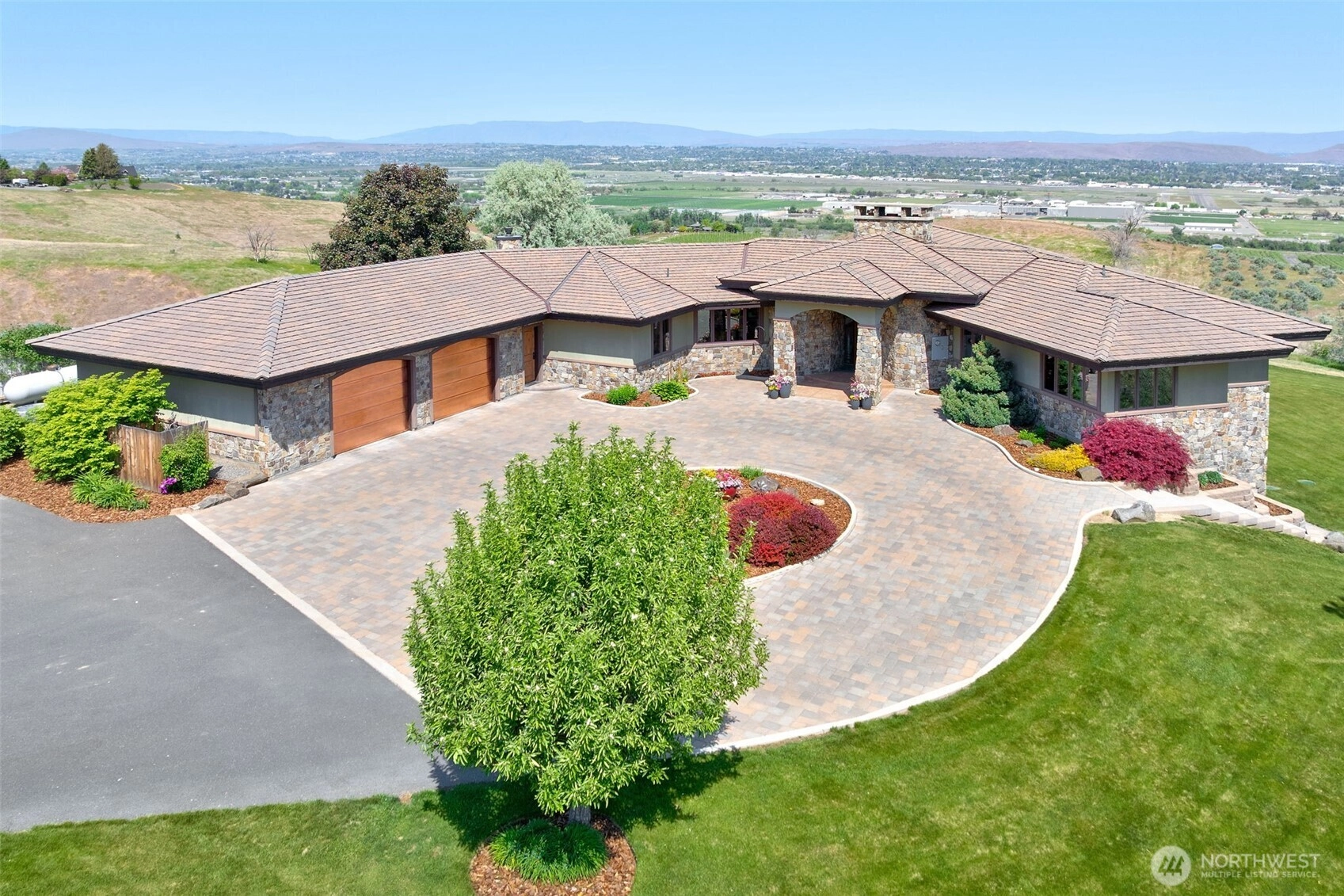 1041 Red Sky Dr Yakima WA 98903