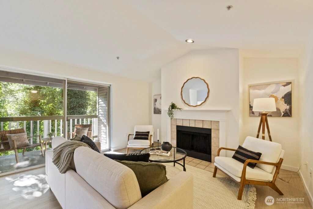 23317 Cedar Way Unit L201 Unit L201 Mountlake Terrace WA 98043