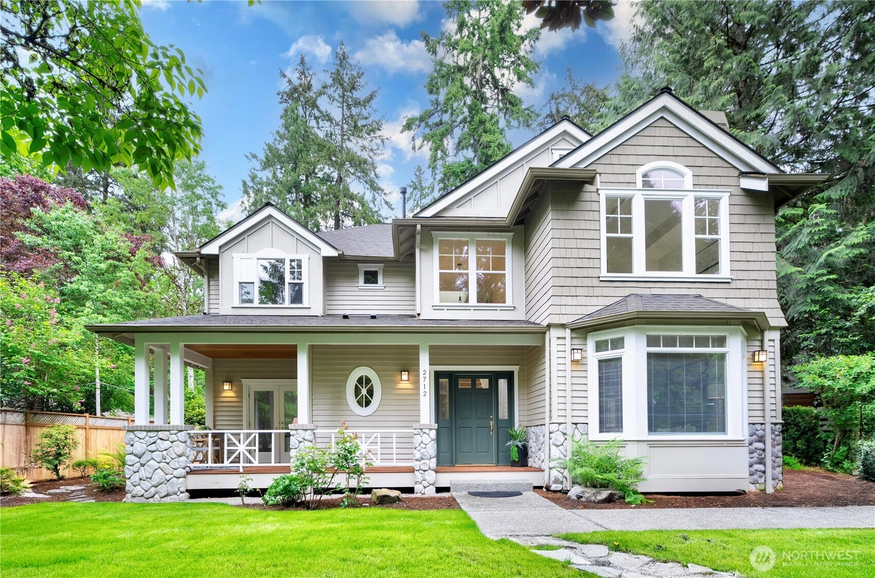 2712 107th Ave SE Beaux Arts Village WA 98004