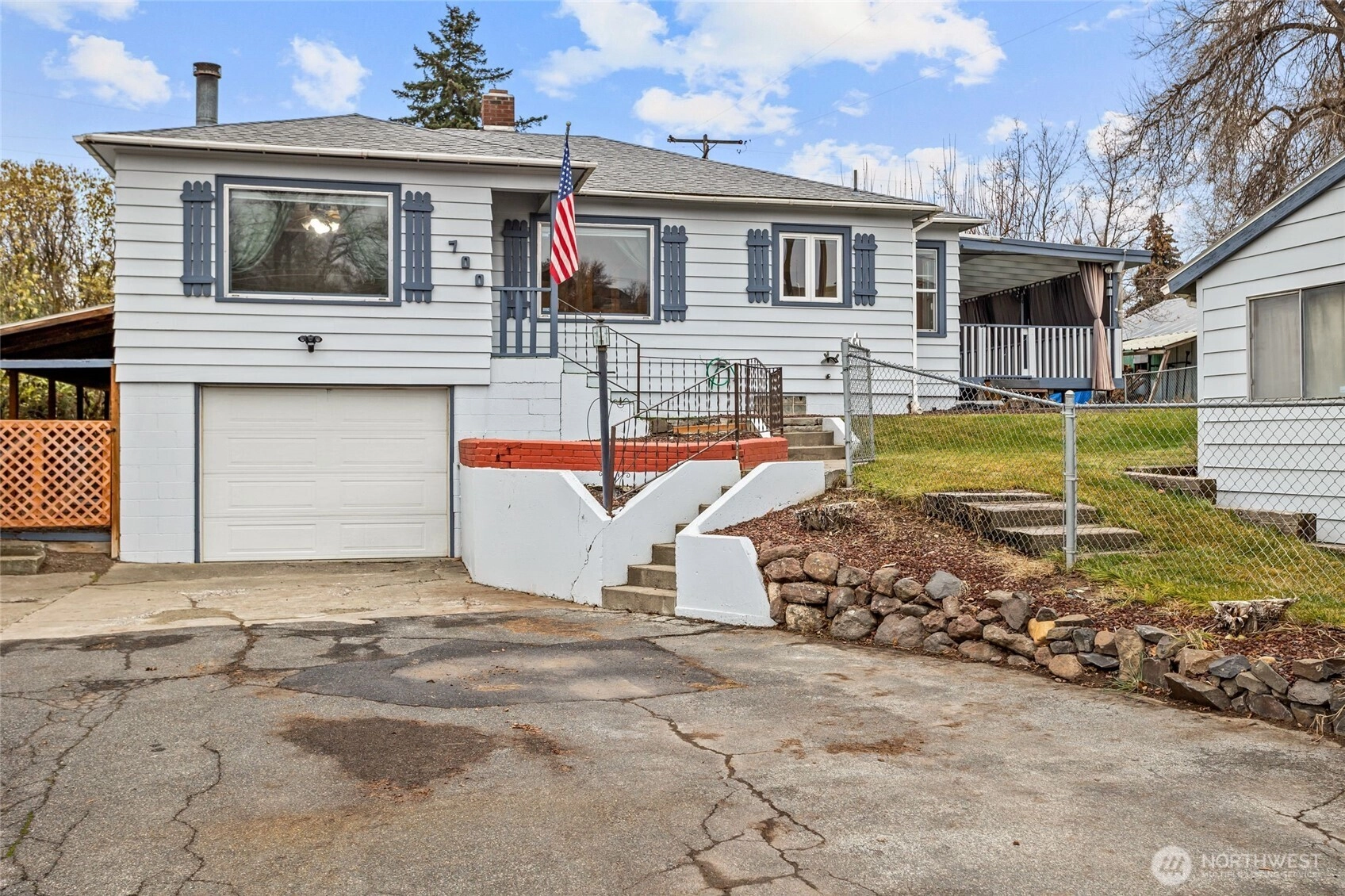700 W Pear Ave Selah WA 98942