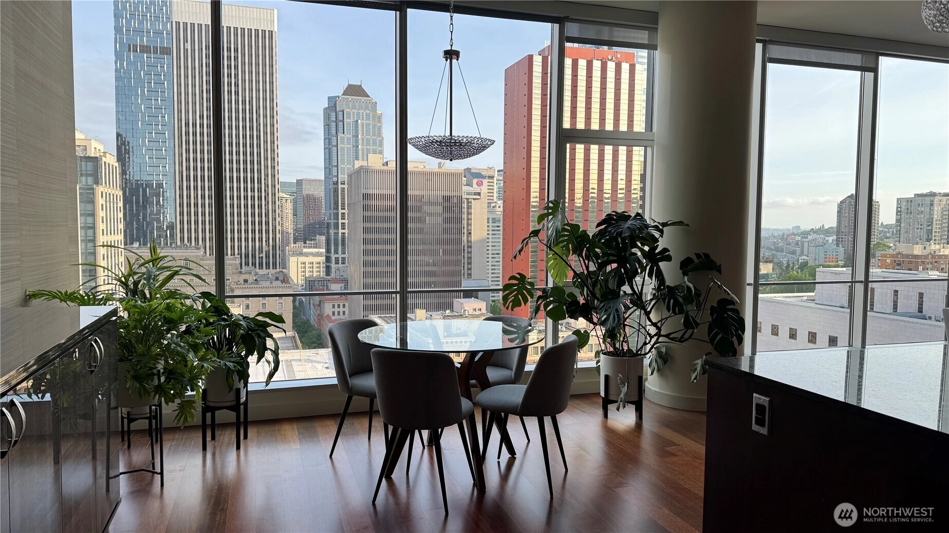 909 5th Ave Unit 1704 Unit 1704 Seattle WA 98104