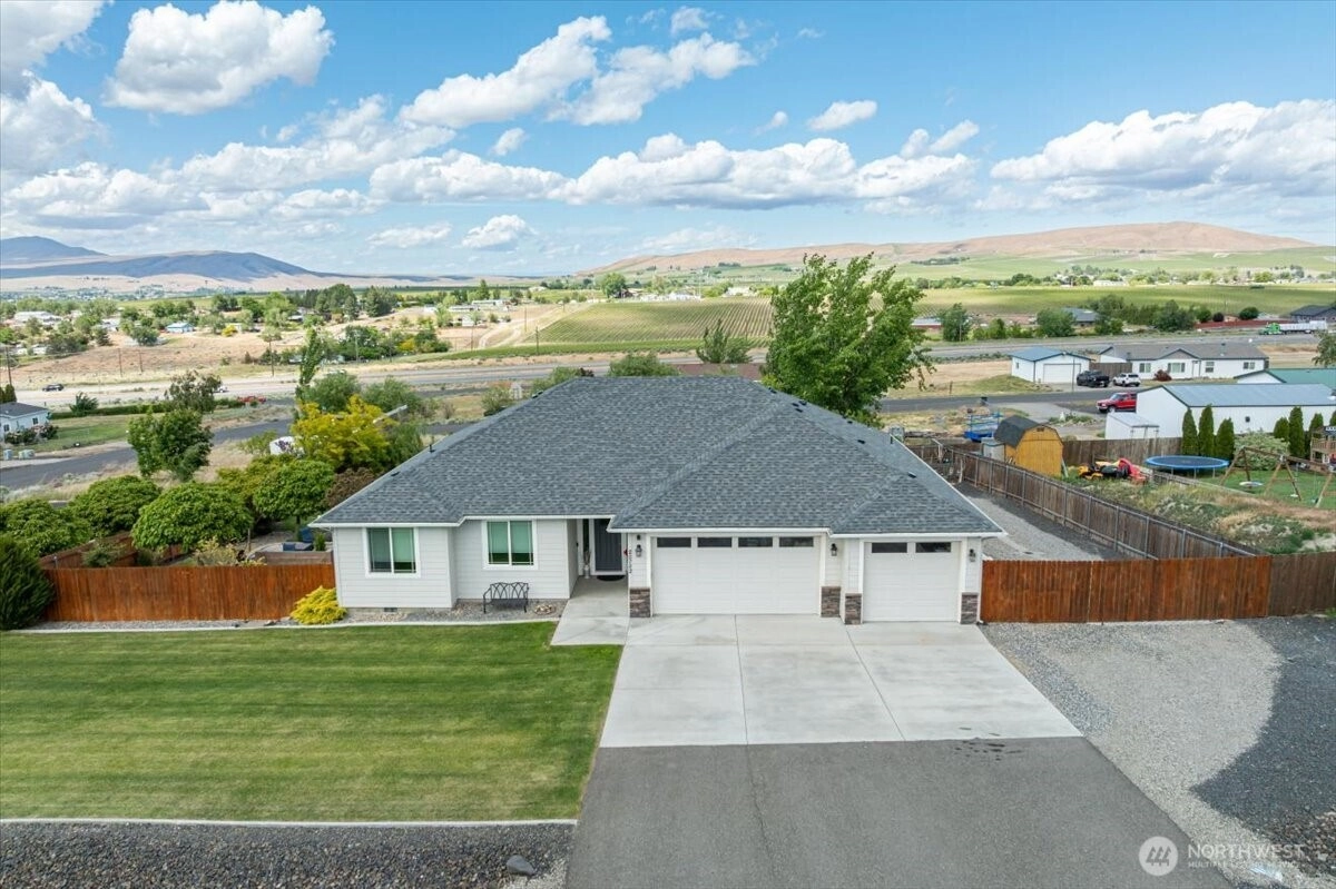 20702 E Berry Dr Unit  Benton City WA 99320