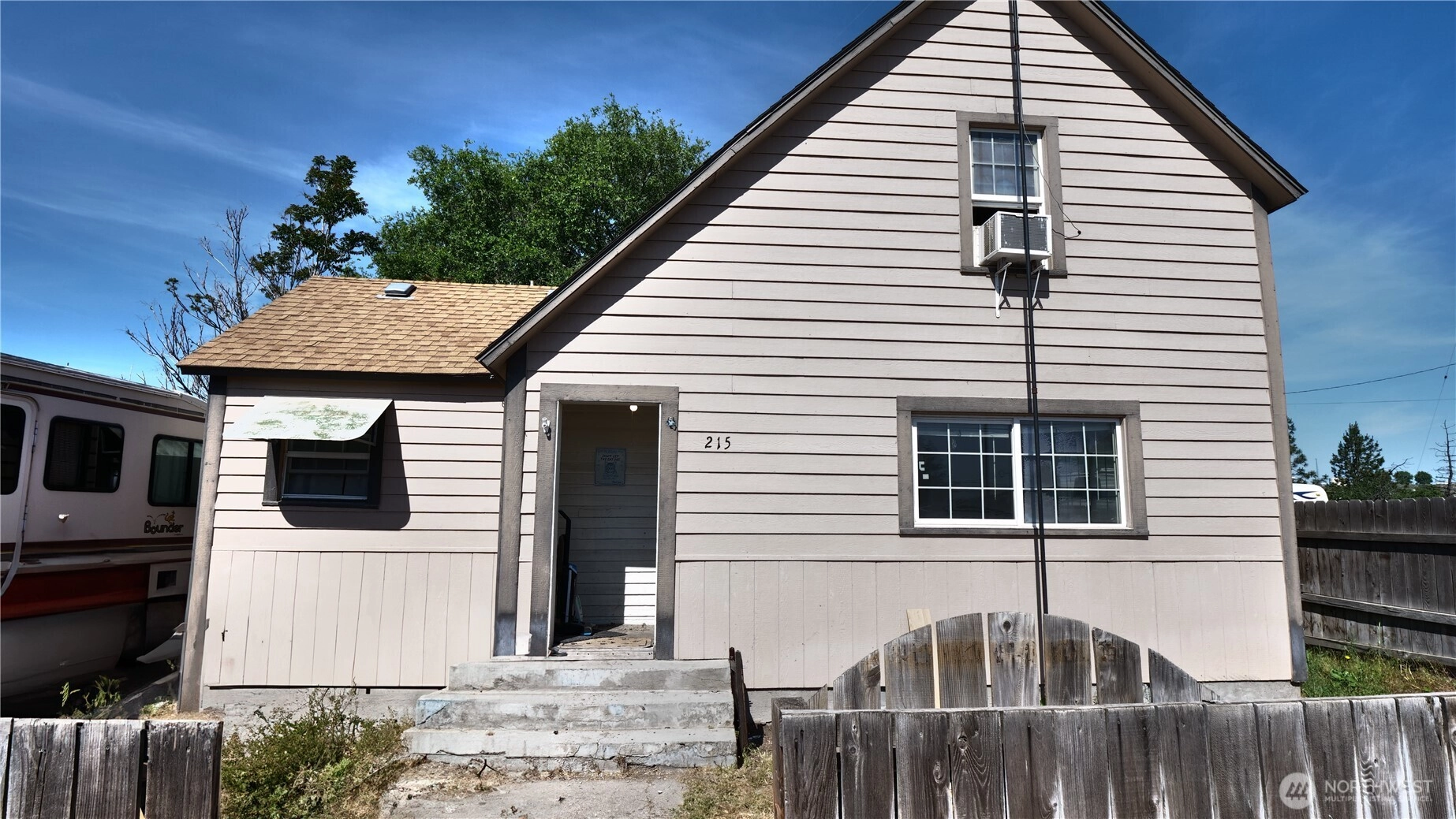 215 S Almira Ave Connell WA 99326