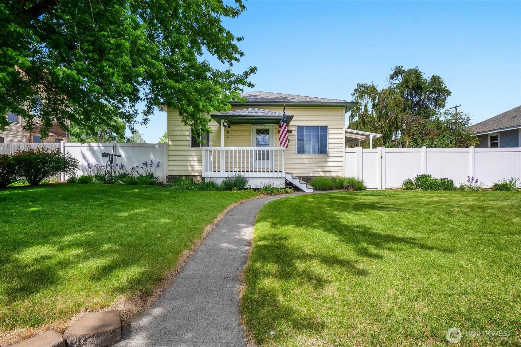 213 E 3rd St Unit  Lind WA 99341