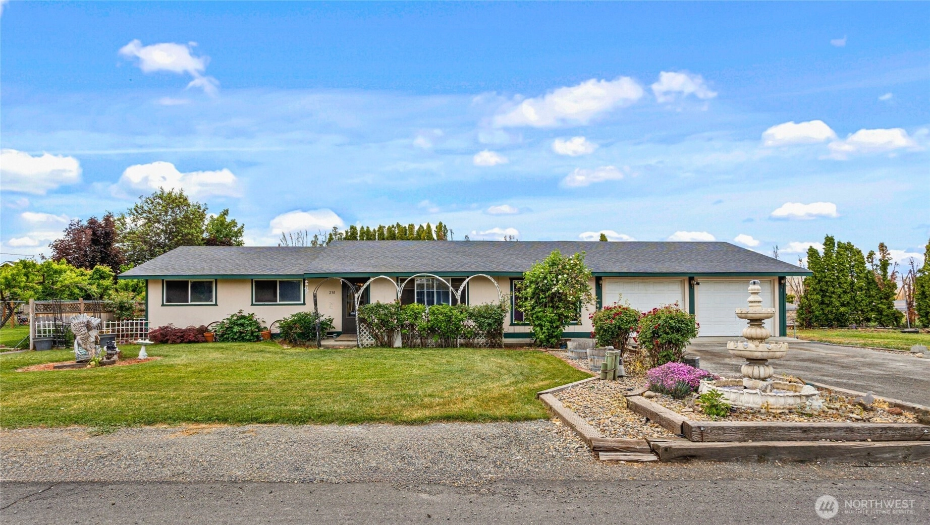 230 W Blossom Dr Moxee WA 98936