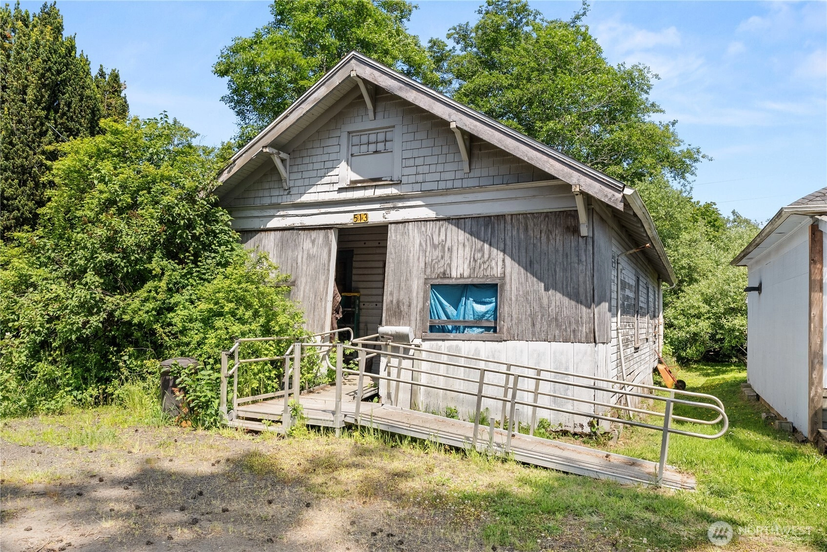 513 Seventh St Raymond WA 98577