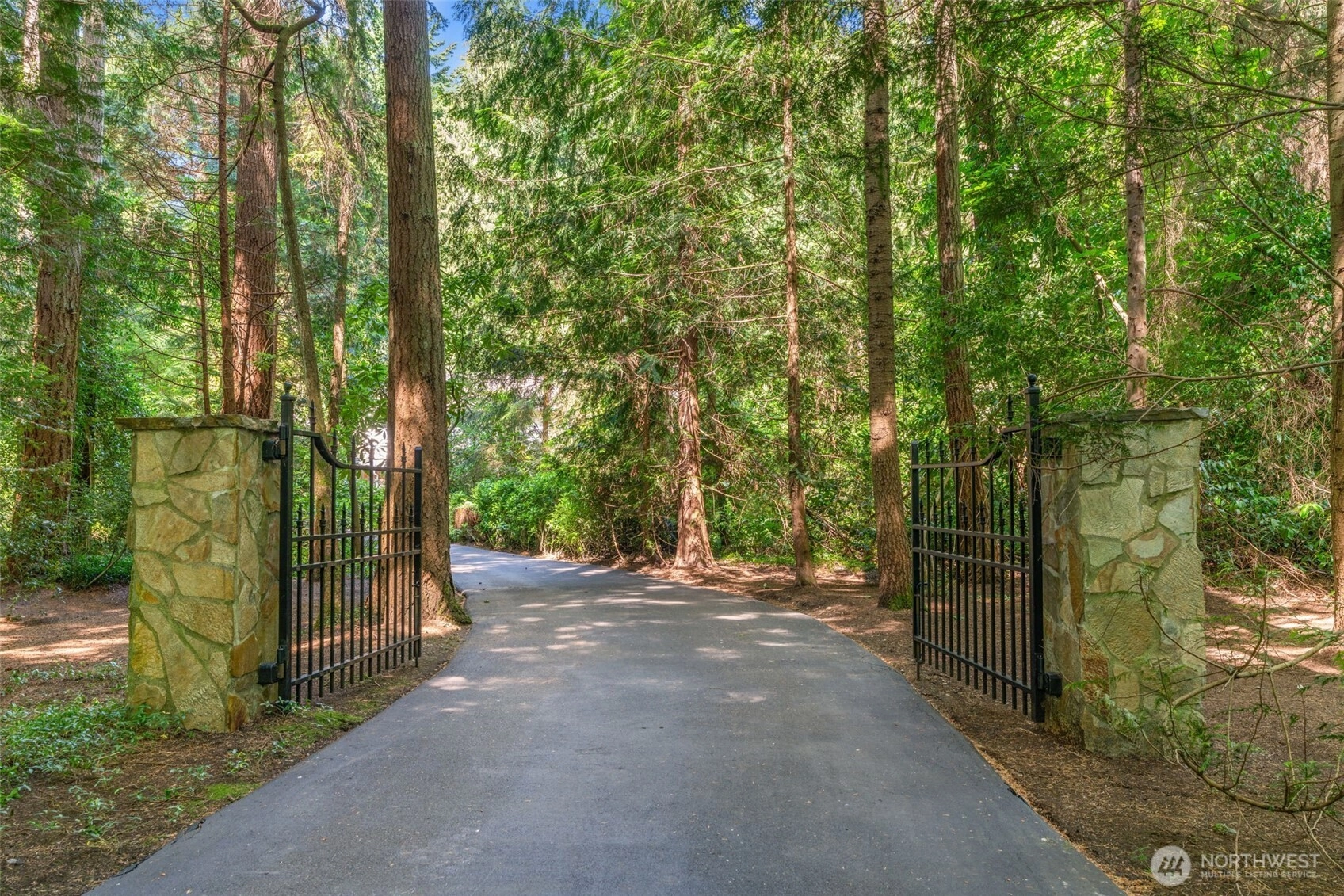 10915 N Deer Dr Woodway WA 98020