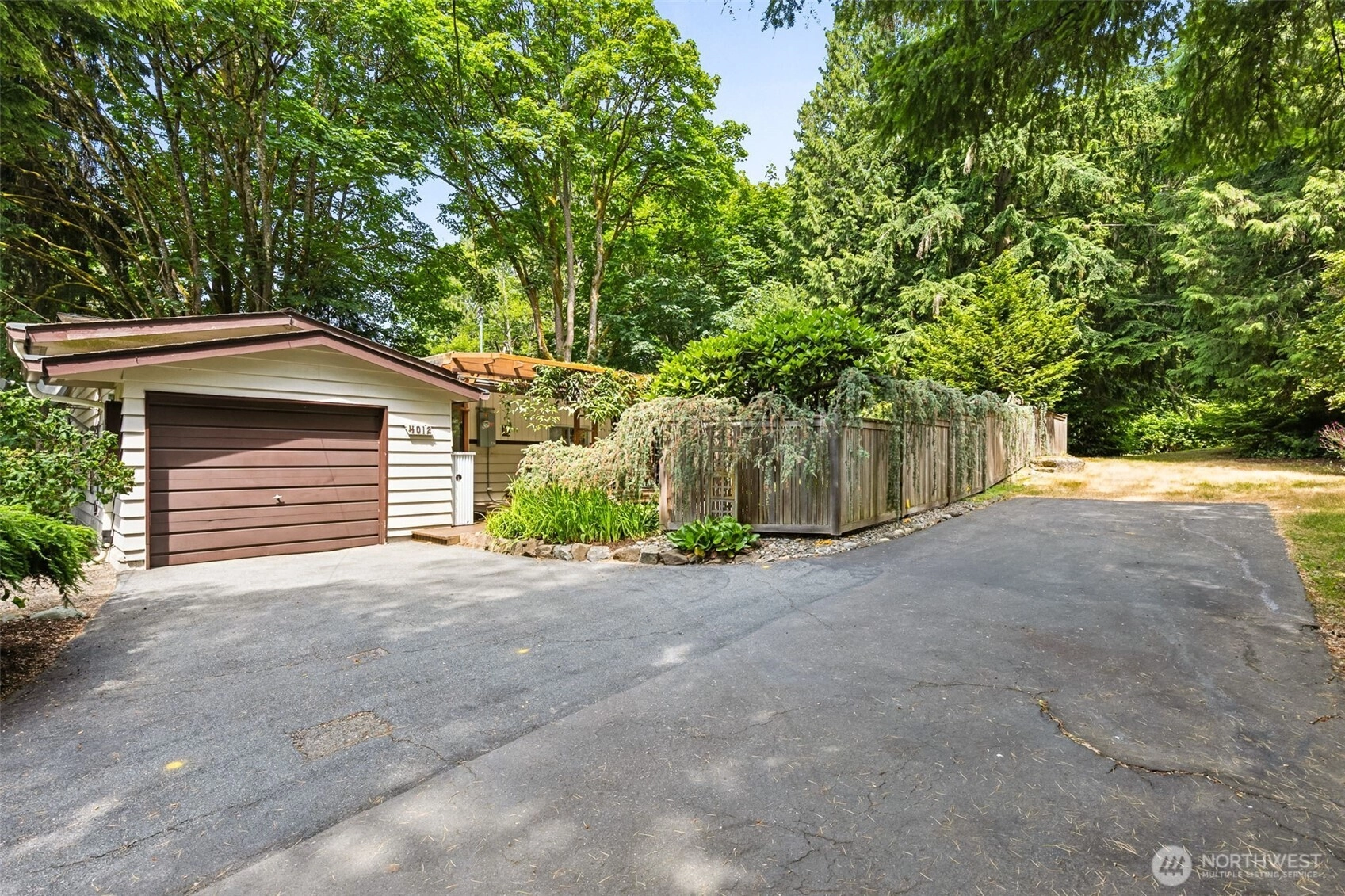 4012 NE 197th St Lake Forest Park WA 98155