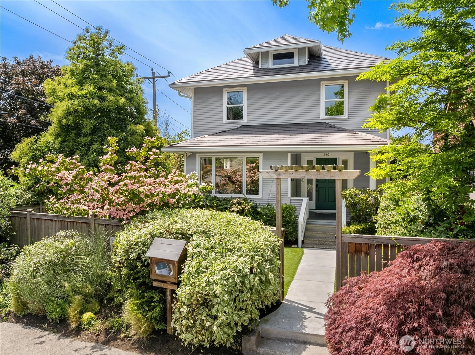 2401 10th Ave W Seattle WA 98119