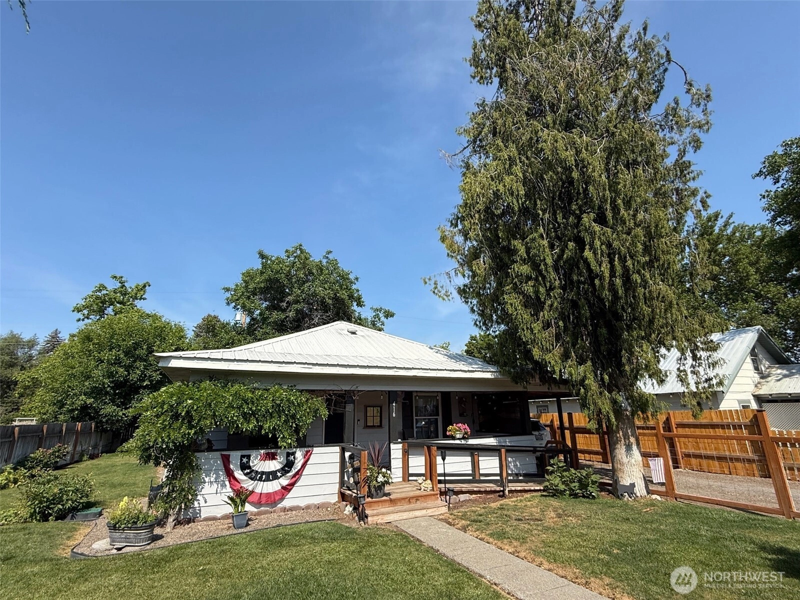 416 Cedar St S Unit  Omak WA 98841