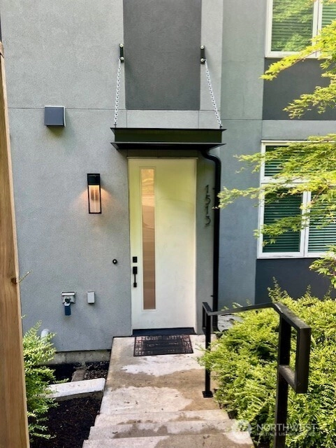 1513 Lakeview Blvd E Seattle WA 98102