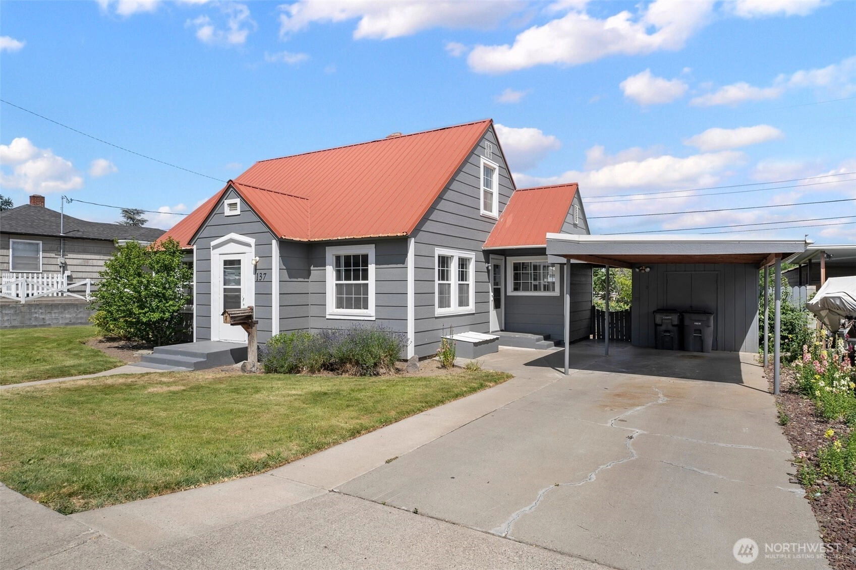 137 E Hemlock Ave Sunnyside WA 98944