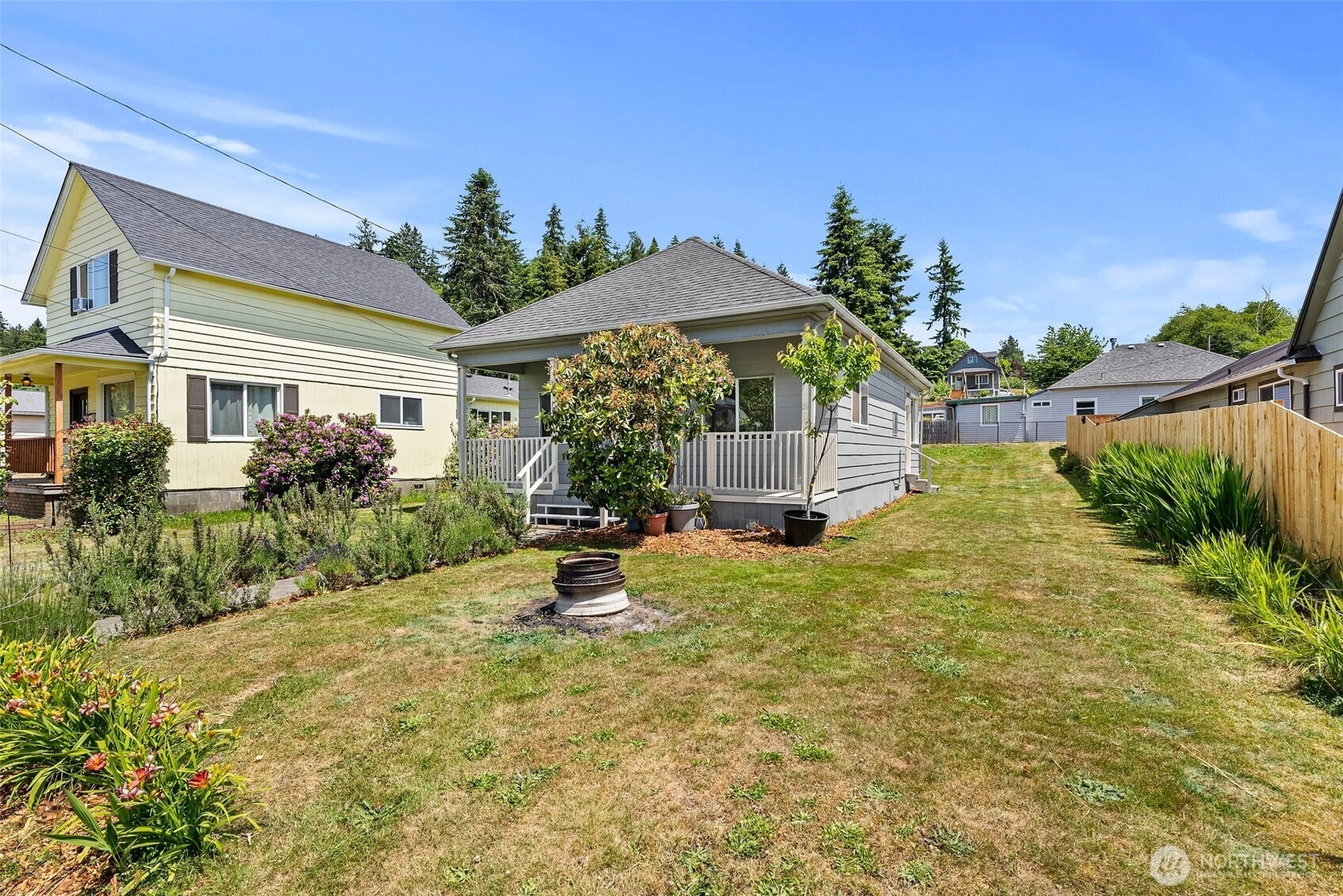 1211 Larch St Unit  Raymond WA 98577