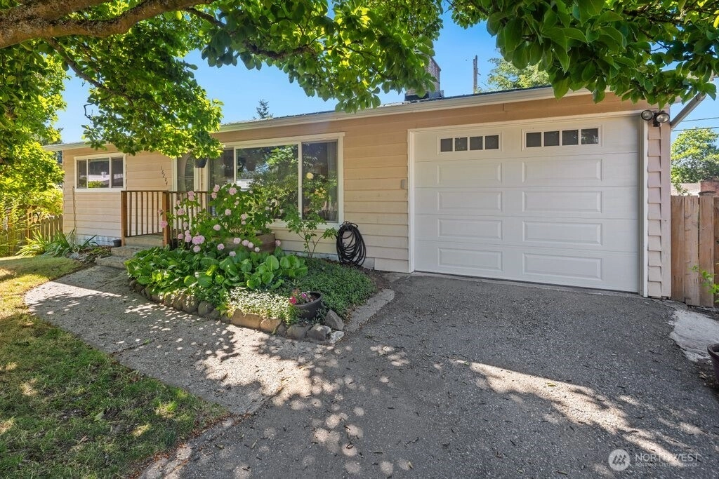 16204 Corliss Pl N Shoreline WA 98133