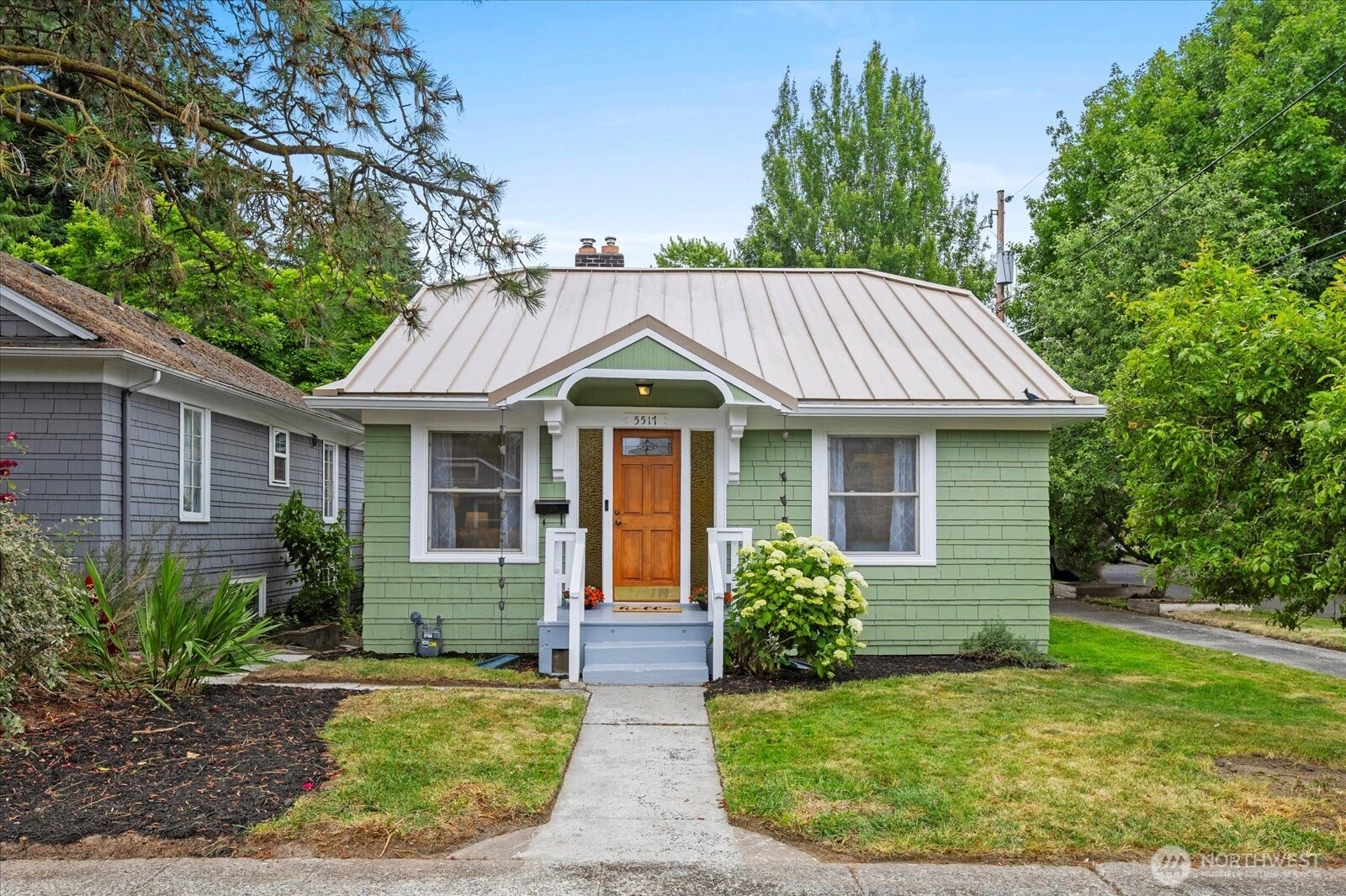 5517 8th Ave NE Seattle WA 98105