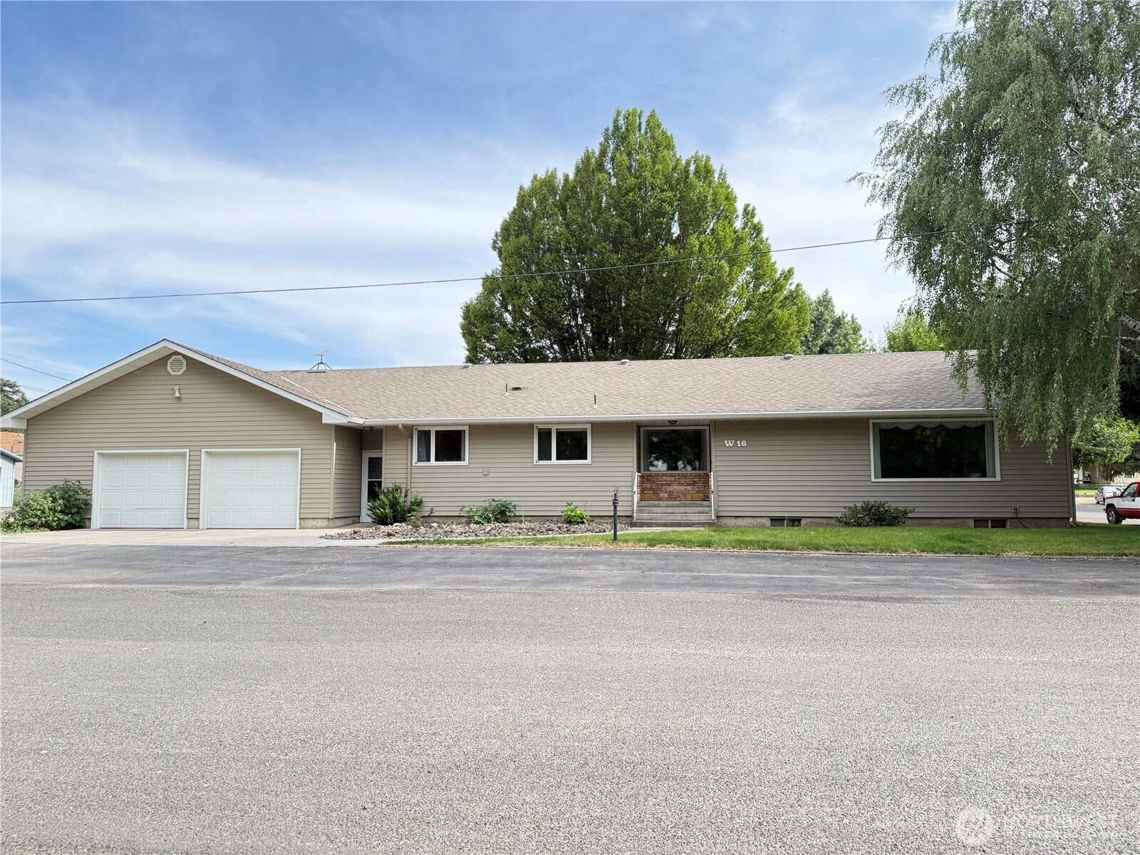 16 W Douglas St Harrington WA 99134