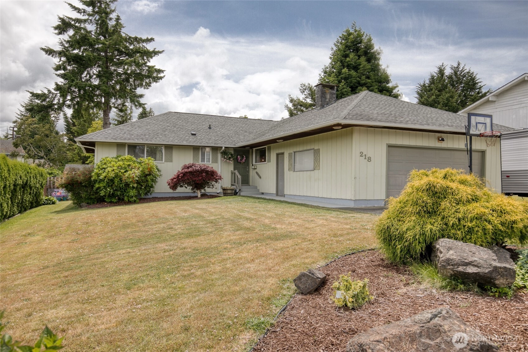 218 Holly Ln Unit  Cosmopolis WA 98537