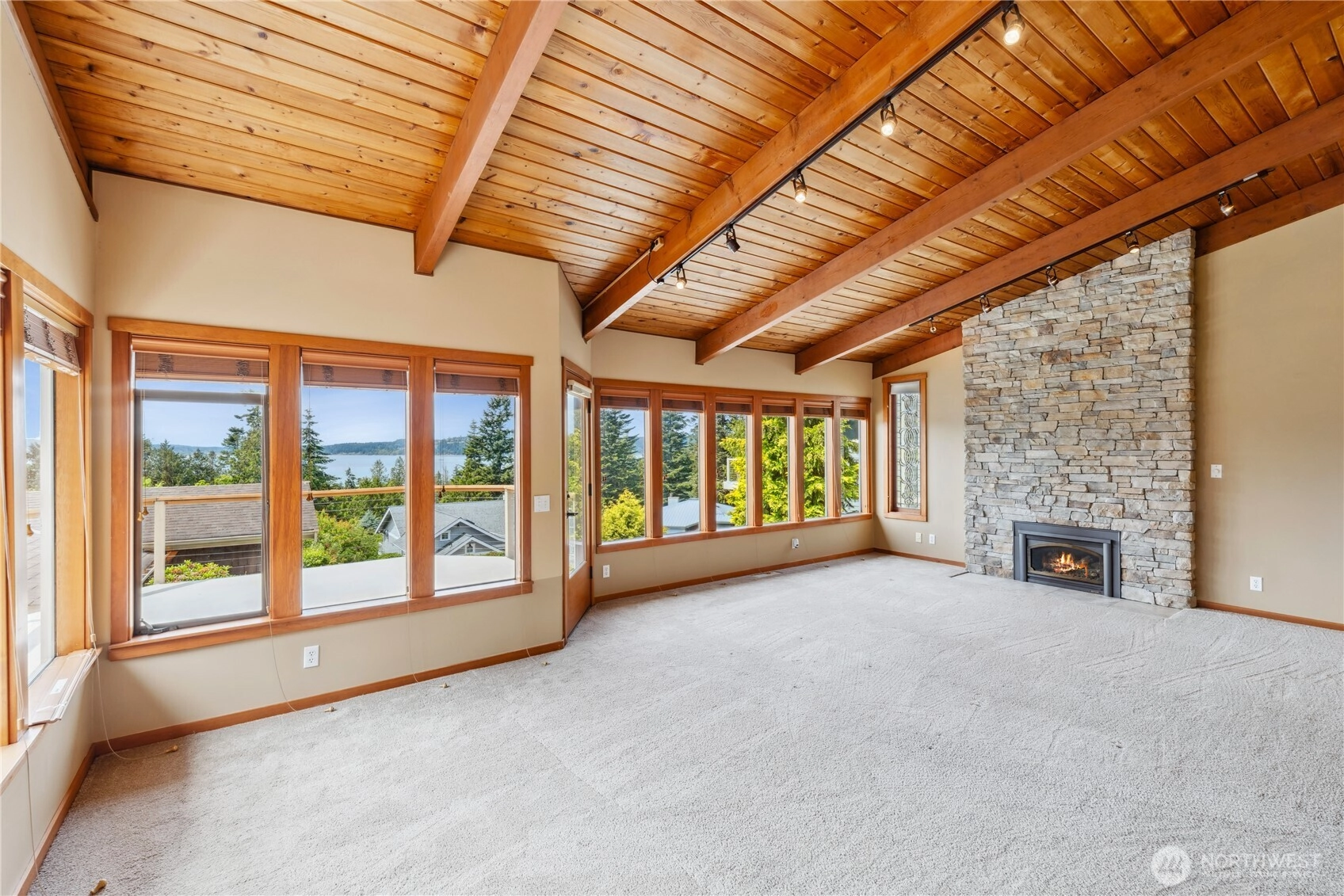 705 Shelter Bay Dr Unit  La Conner WA 98257