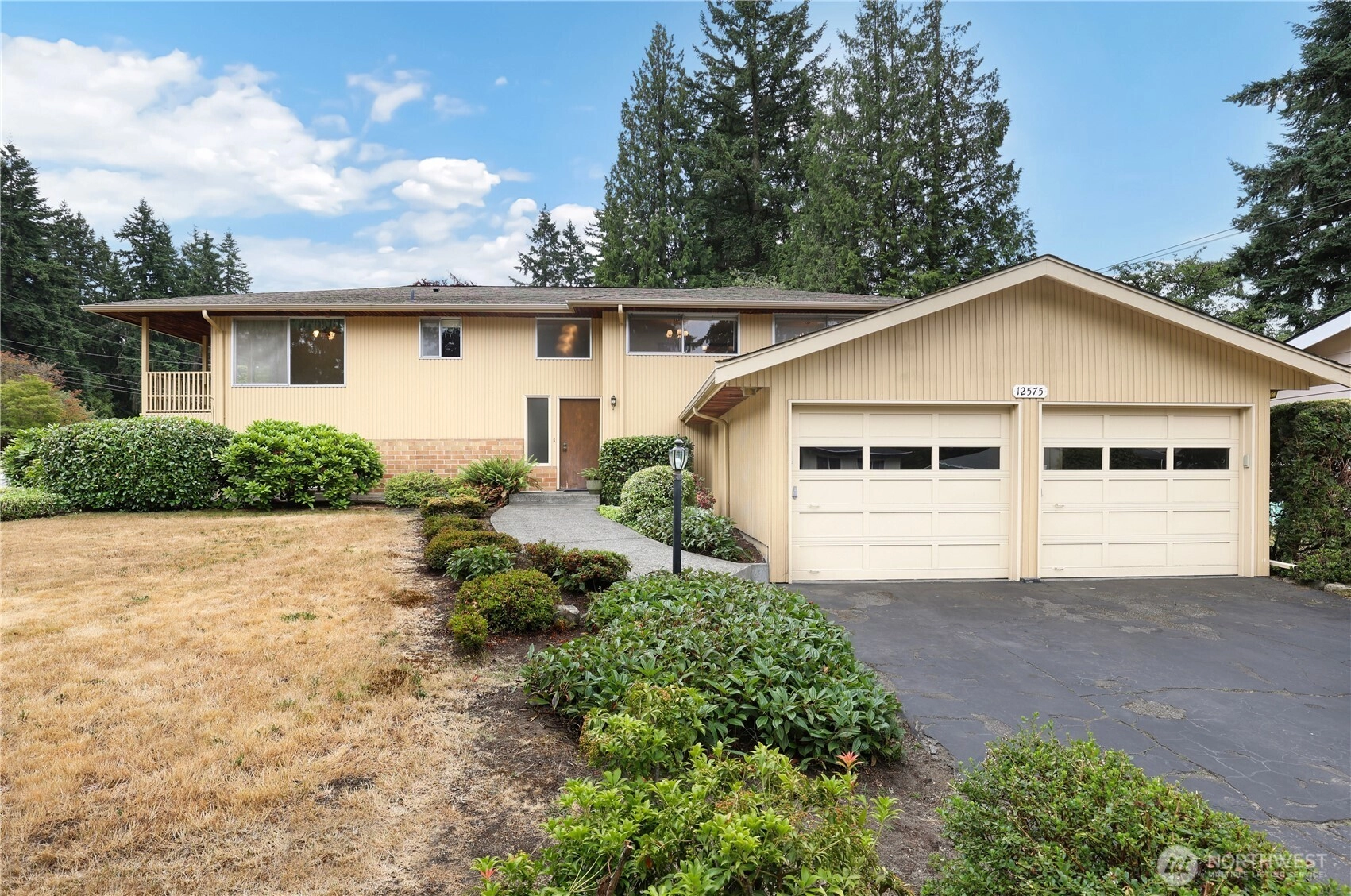 12575 SE 52nd St Unit  Bellevue WA 98006